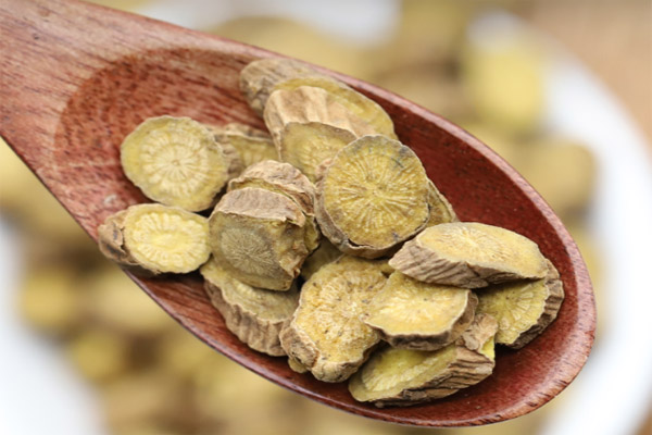 在標準光源條件下檢測黃芩的顏色