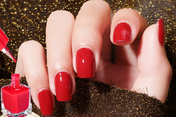 在標(biāo)準(zhǔn)光源條件下鑒別指甲油的顏色