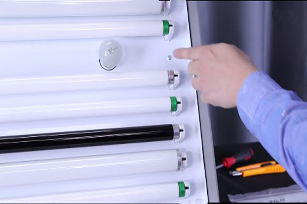 標(biāo)準(zhǔn)光源箱對(duì)色燈管的排列