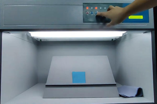 購買D65標準光源箱時怎么檢查其密封性？